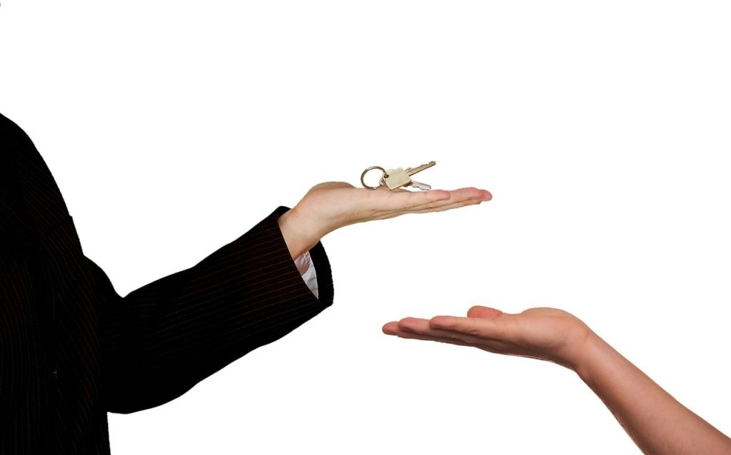handing keys to property manager